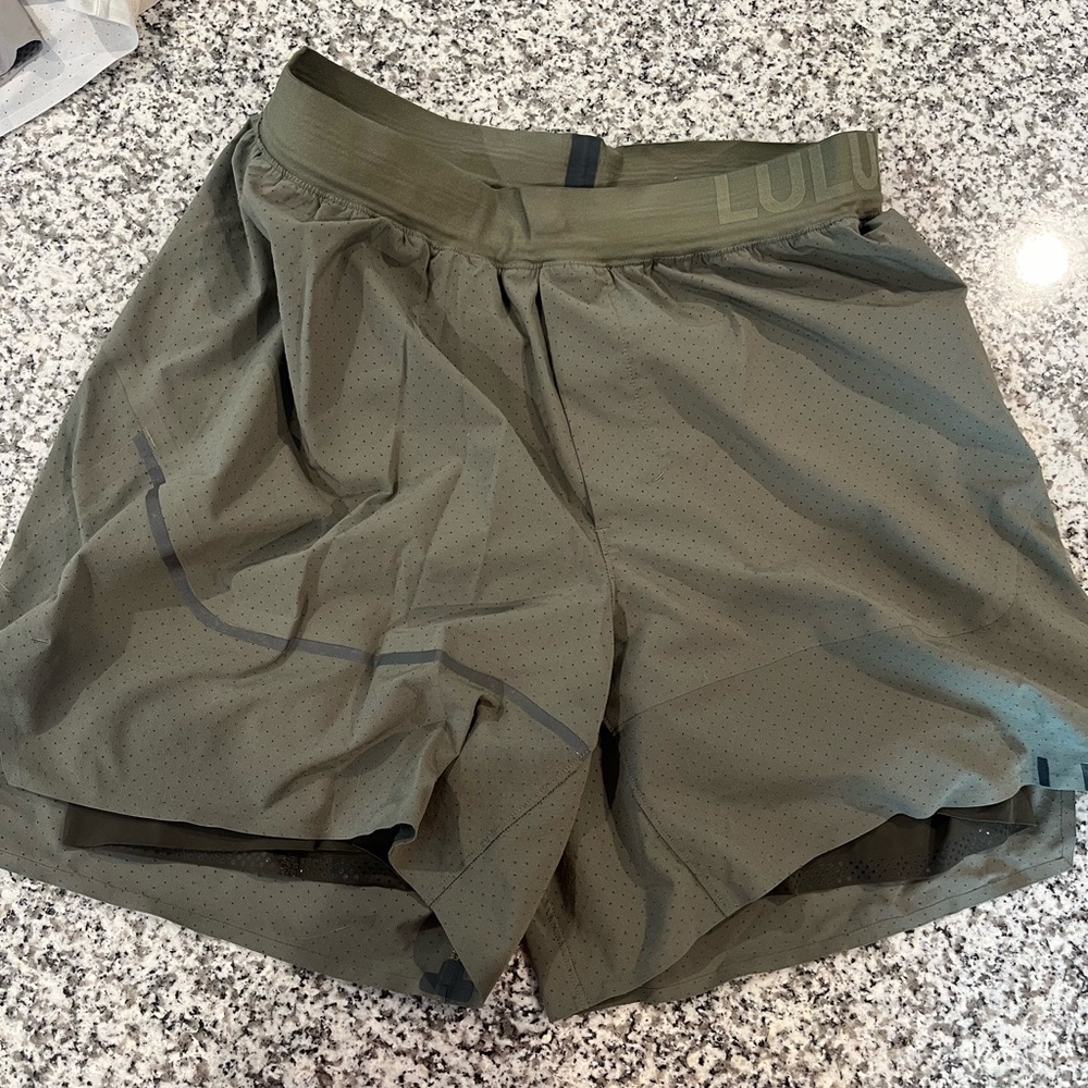 Lululemon surge SE